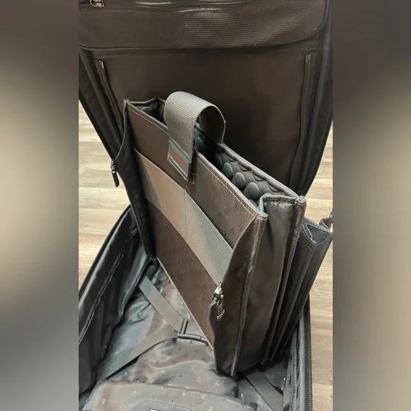 Tumi G4 Wheeled Convertible Computer Brief Packing Case Black 17.5X14X8
